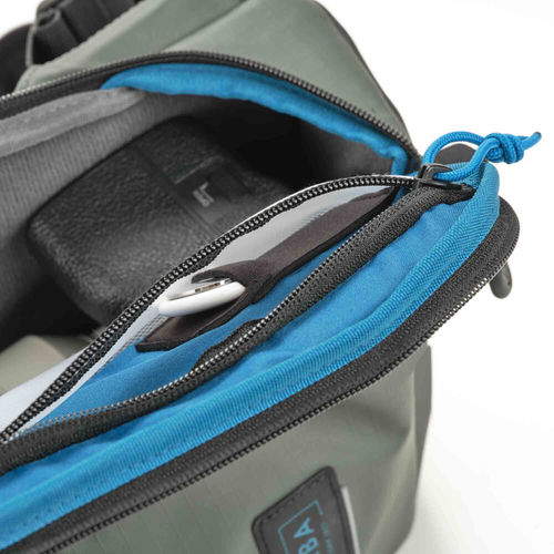 תיק Tenba 636-433 Solstice V2 Sling Bag (Gray, 16L)