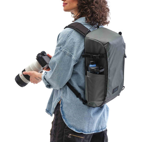 תיק Tenba 636-433 Solstice V2 Sling Bag (Gray, 16L)