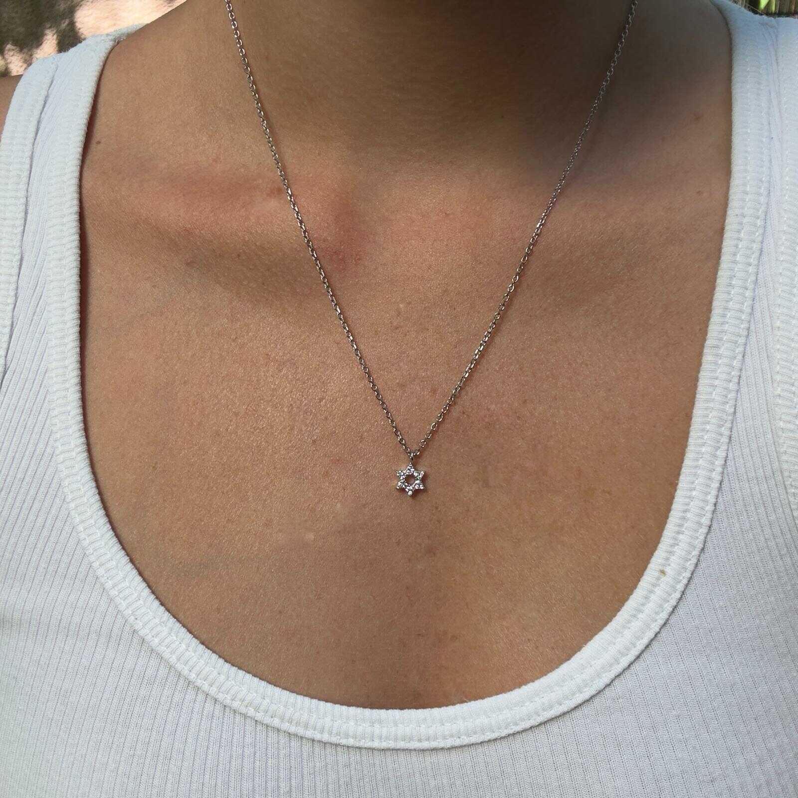 שרשרת כסף לאישה דגם מגן דוד קטן משובץ