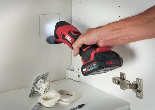 גוף מולטיטול נטען (רב כלי) 20V עם סט אביזרים + מתנה סוללה 2.0Ah + מטען - סקיל SKIL