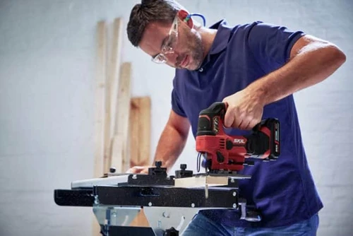 גוף מסור אנכי (ג'יקסו) נטען 20V + מתנה סוללה 2.0Ah + מטען - סקיל SKIL 