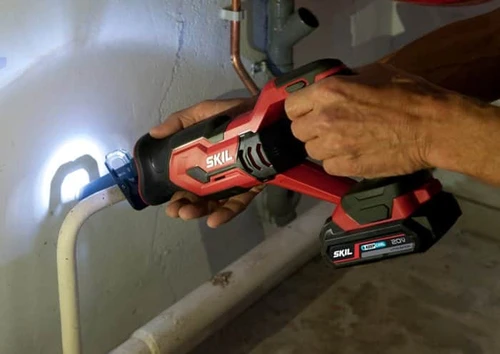 גוף מסור חרב נטען 20V לעבודות חיתוך מגוונות + מתנה סוללה 2.0Ah + מטען - סקיל SKIL