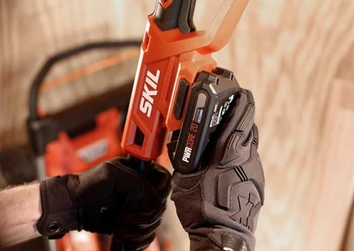 גוף מגזמת גובה 20V חשמלית נטענת טלסקופית עד 3 מטר + מתנה סוללה 2.0Ah + מטען - סקיל SKIL