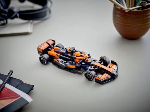 משחק לגו מכונית מרוץ McLaren F1® Team MCL38 לגילאי 10+