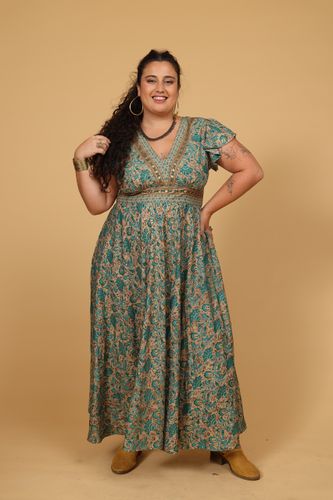 שמלת מלכות Plus size