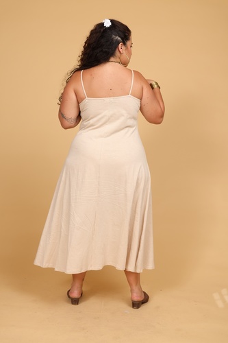 שמלת כתפיות במבו באורך 7/8 plus size