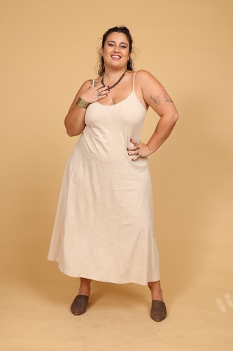 שמלת כתפיות במבו באורך 7/8 plus size