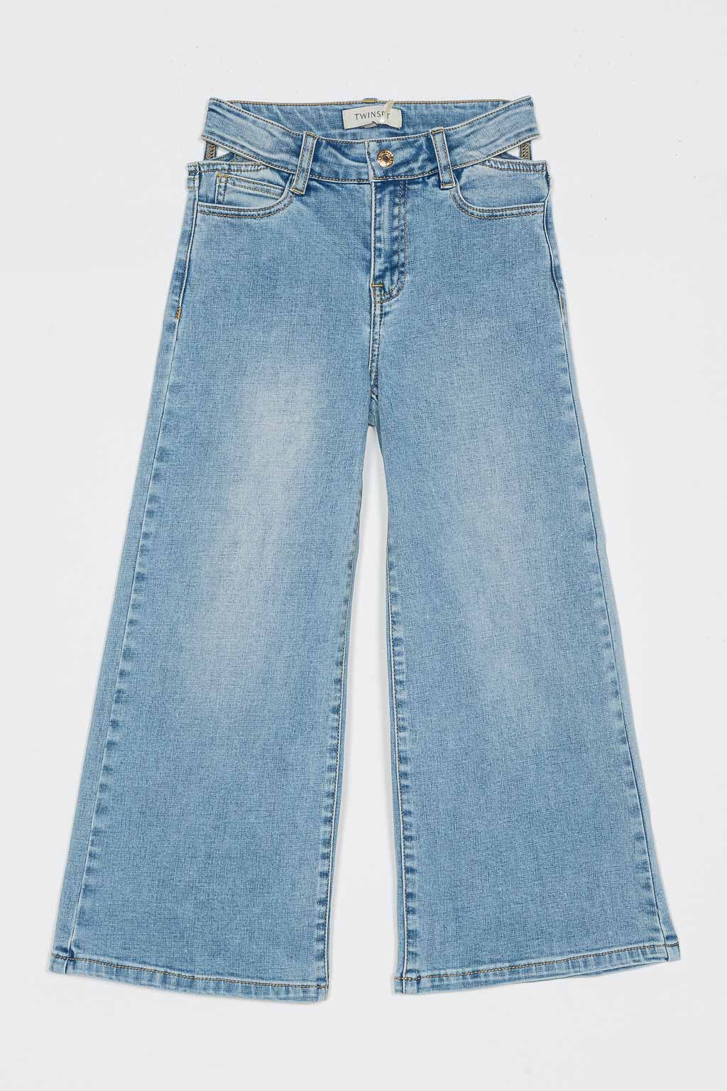 Wide leg jeans with cut-out