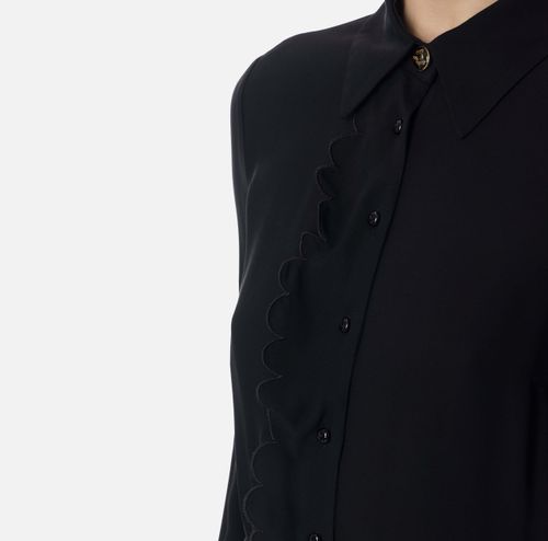 Shirt in viscose fabric with embroidered scallop