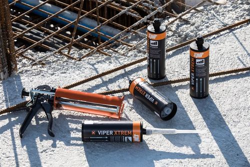 דבק עיגון כימי VIPER XTREM מבית SPIT על בסיס וינילסטר לעומסים כבדים, מאושר ETA לבטון סדוק ותנאים סיסמיים, מתאים לעבודה בתנאי לחות ורטיבות
