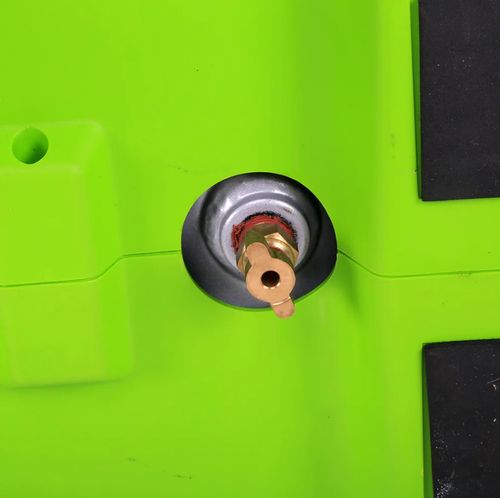 מדחס אוויר נטען GREENWORKS 24V דגם 99578 עם מיכל 2 ליטר, לחץ 8 בר, משקל 5.2 ק