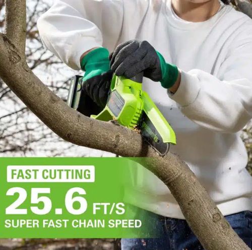 קיט מסור שרשרת מיני GREENWORKS 24V Brushless דגם 99502-12 עם סוללה 2 אמפר, מטען, תיק אחסון ומפוח עלים במתנה לגיזום ענפים עד 10 ס