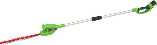 דיל קומבי גובה GREENWORKS 24V דגם 99773-26 הכולל מגזמת 2.2 מטר, מסור 2.62 מטר, סוללת 2 אמפר, מטען מהיר ומפוח עלים במתנה לטיפול מקצועי בצמחייה גבוהה