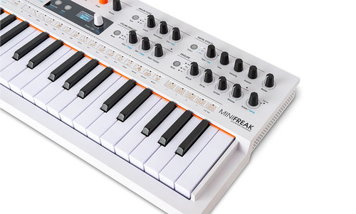 סינטיסייזר - Arturia Minifreak Vocoder