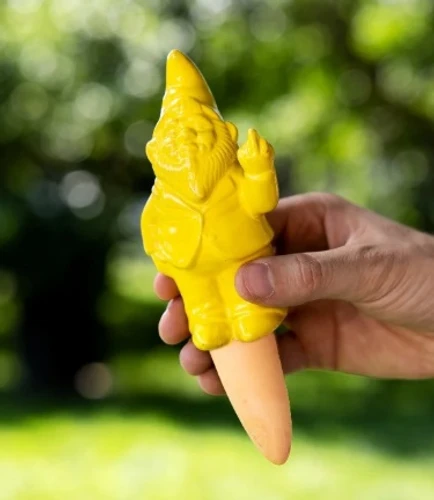 משקה עציצים אוטומטי גמד חצוף Gnome
