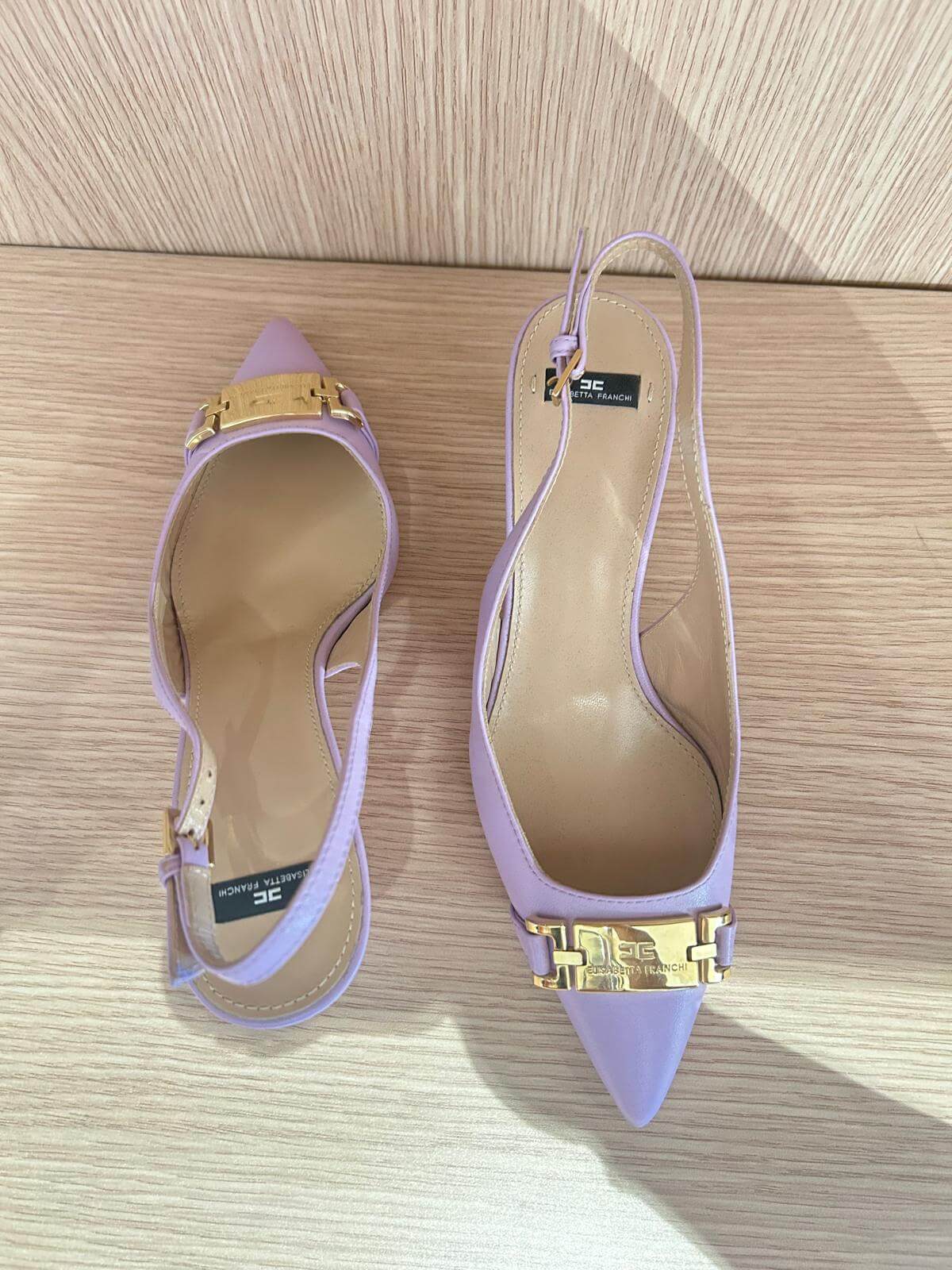 Dimensions: Heel: 5.5cm 100% Leather Made in Italy