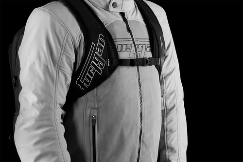 תיק רכיבה פוריגן שחור / לבן - FURYGAN THUNDER EVO 2 BACKPACK
