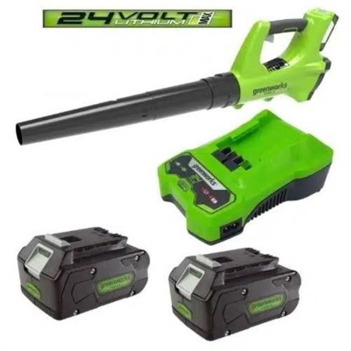 מסור גבהים נטען GREENWORKS 24V דגם 99702-4 עם סוללת 2 אמפר ומטען מהיר, מיועד לגיזום ענפים גבוהים בבטחה מהקרקע, עיצוב ארגונומי ומשקל מאוזן