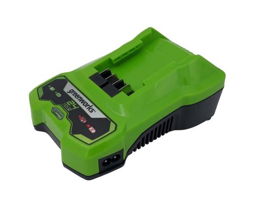 דיל קומבי גובה GREENWORKS 24V דגם 99773-26 הכולל מגזמת גובה 2.2 מטר, מסור גבהים 2.62 מטר, מפוח עלים, סוללת 2 אמפר ומטען מהיר לטיפול מקצועי בעצים וגדרות גבוהות