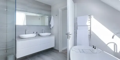 טיפים לשיפוץ אמבטיה מהמם בתקציב שלא יכביד על הכיס: שדרגו חדר רחצה בלי לשבור קופה | Brazim.co.il