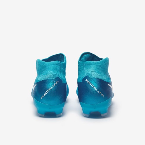 נעלי כדורגל חצי מקצועיות Nike Phantom LUNA II Pro
