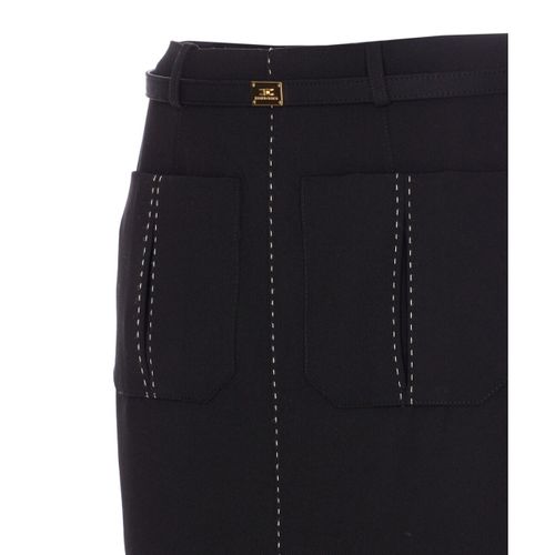 Cool wool skirt with contrasting topstitching