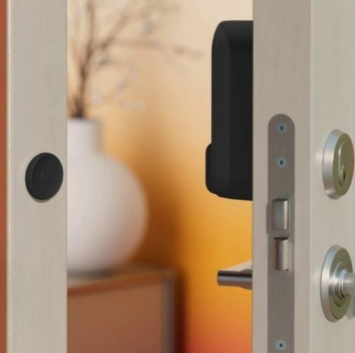 מנעול חכם לדלת Yale Linus L2 עם קודן ביומטרי KeyPad 2 – שחור