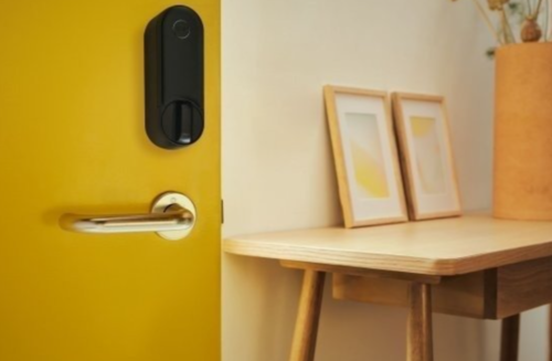 מנעול חכם לדלת Yale Linus L2 עם קודן ביומטרי KeyPad 2 – שחור