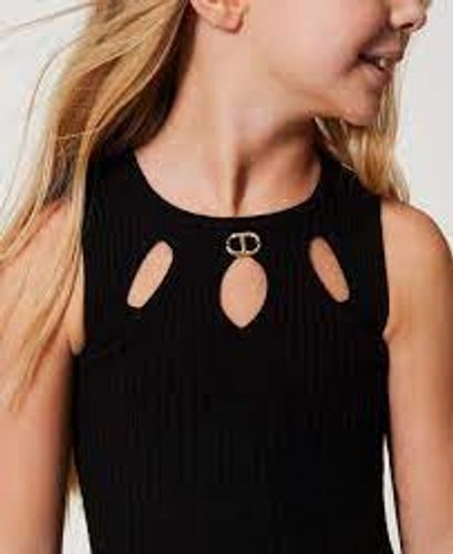 Rib knit top with cut-out