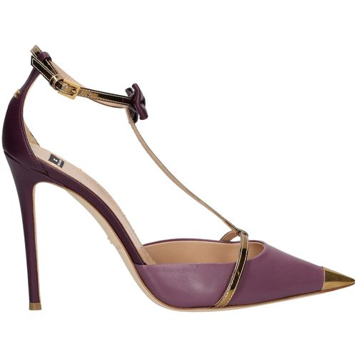Pumps with knot and metal toe cap