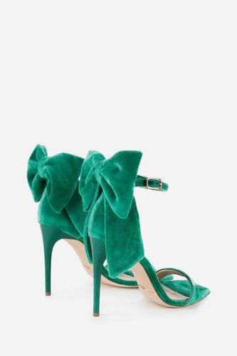 Open-toe sandals with large velvet bow