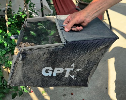 תושבת מתכת ושק איסוף למטאטא חשמלי ירוק GPT TO114