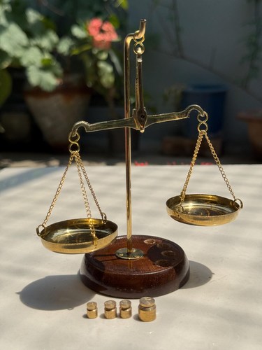 מאזניים מתנה לעורך דין