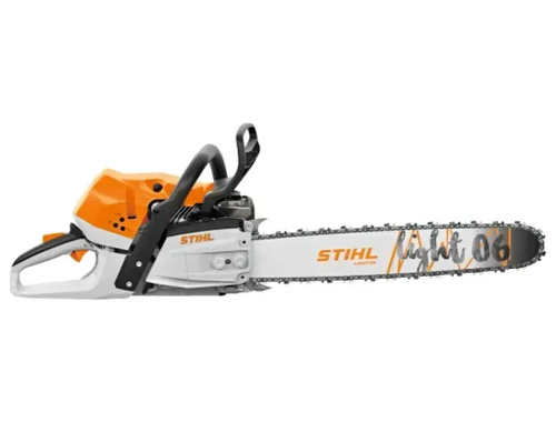 מסור שרשרת STIHL MS 363 עם להב Light 06 – מבט צד של כלי חיתוך מקצועי בגווני כתום, לבן ושחור, מיועד לגיזום עצים ועבודות יערנות.