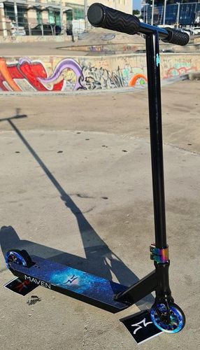 סקוט פעלולים Ao Maven Complete  Scooter Black/Neo