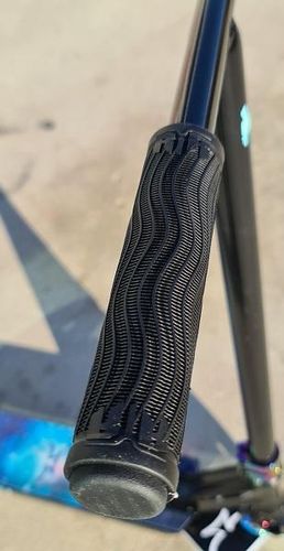 סקוט פעלולים Ao Maven Complete  Scooter Black/Neo