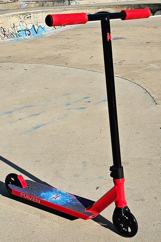 סקוט פעלולים Ao Maven Complete  Scooter Red