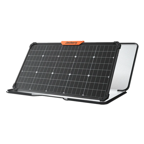 פאנל סולארי Jackery Solarsaga 80W בעיצוב שחור עם מסגרת כתומה, כולל ידית נשיאה נוחה וקצוות גומי מגנים. הפאנל מצויד בטכנולוגיה דו-צדדית עם זכוכית לבנה אחורית, עמיד למים ואבק בתקן IP68 ומשקל קל של 5.1 ק