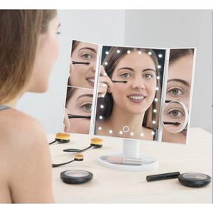 מראת איפור כולל הגדלה ותאורת InnovaGoods LED