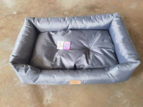מיטת כלבים עמידה למים מדגם Outdoor - גודל S - במידה 70*50*18 ס