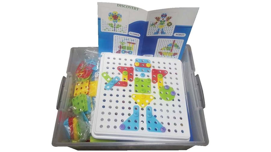 הרכבת הברגה על לוח ל 4 משתתפים 