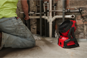 מאוורר נטען Milwaukee M18 AFG2-0 (גוף בלבד) – ניידות וזרימת אוויר חזקה