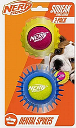 משחק נרף מארז כדורי טניס מצפצפים לכלבים - Nerf Dog Rubber Squeak Tennis Ball Armor With Dental Spikes Lightweight 2-Pack