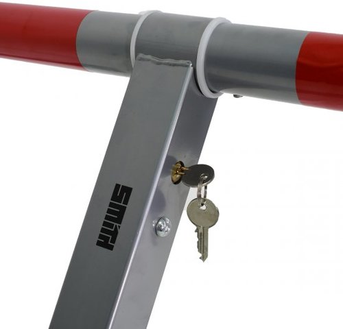 מחסום חניה מתקפל SMITH דגם 151702-001 עם רגל אחורית ומנעול מאובטח, רוחב 94 ס