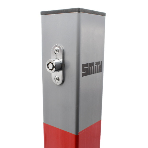 מחסום חניה מתקפל עמוד SMITH דגם 151702-002 עם נעילה מאובטחת, פרופיל מתכת מרובע 60X60 מ
