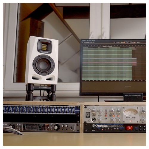זוית נוספת ADAM Audio A7V Arctic White