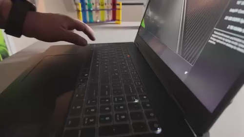 מחשב נייד  HP OMEN MAX 16-ah0004nj U9-275HX|32GB|1TB|5070Ti|16|W11|3Yr BG3A8EA 