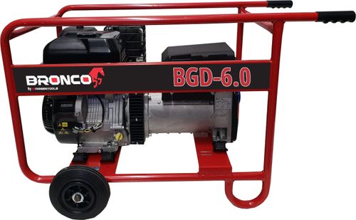גנרטור דיזל תלת פאזי BRONCO BGD-6.0T תוצרת איטליה בהספק 6 קילו וואט עם כלוב נייד, גלגלים, חיישן הגנת שמן ומערכת הנעה חשמלית למקצועיים