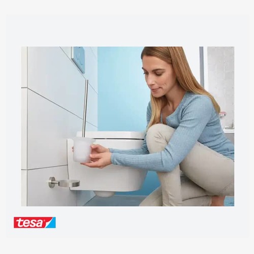 מתקן למברשת ניקוי אסלה תוצרת TESA - לבן