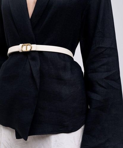 Thin reversible leather belt